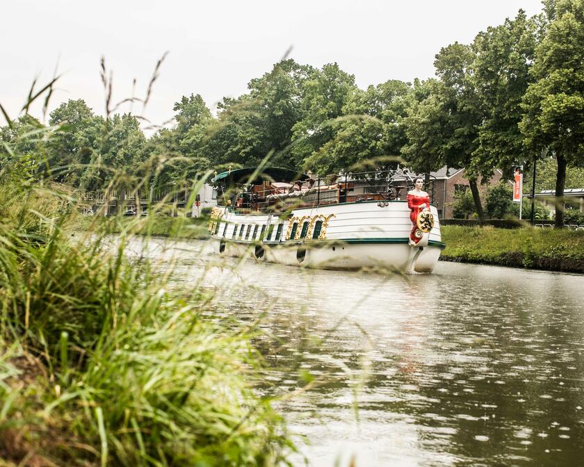 De Barge op een Gentse waterloop