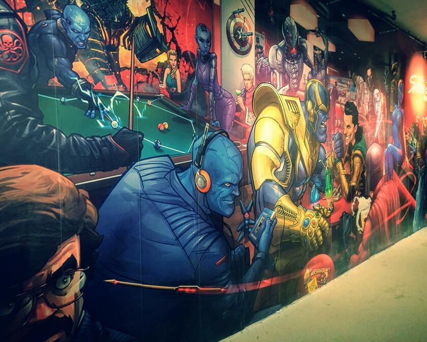 muurtekening met figuren van marvel: thanos, loki, nebula, mystique, ultron, winter soldier,…