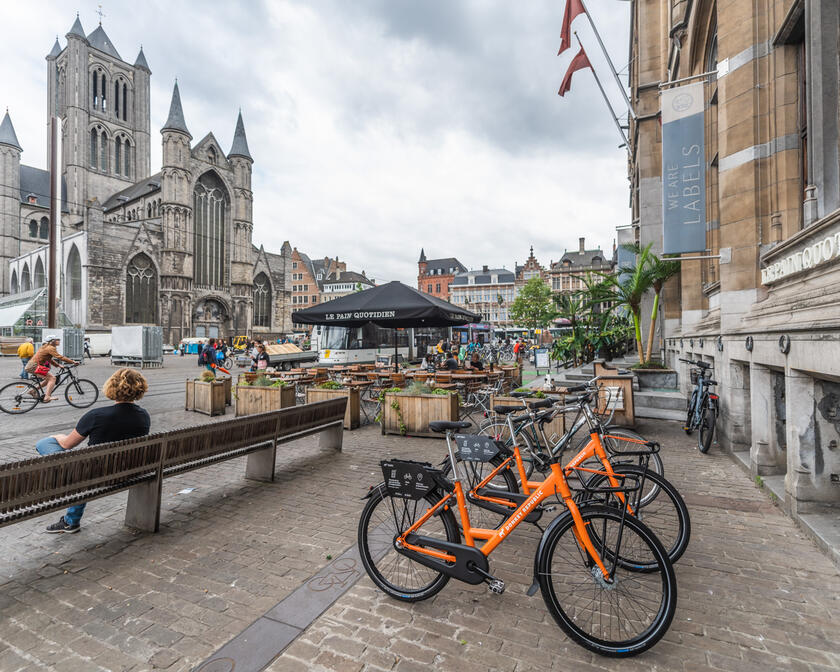 fietsverhuur standplaats aan St-Niklaaskerk