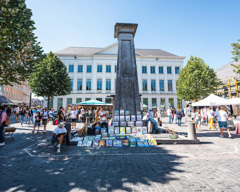 Mercadillo artístico y artesanal en el Groentenmarkt