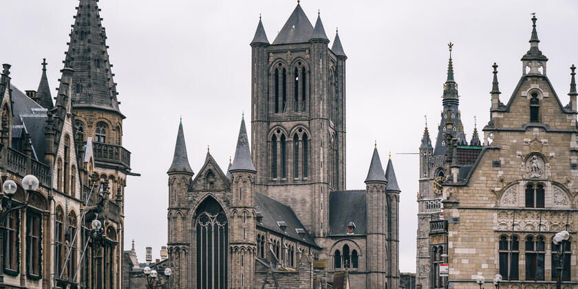 zicht op de drie torens in Gent vanop de Sint-Michielsbrug
