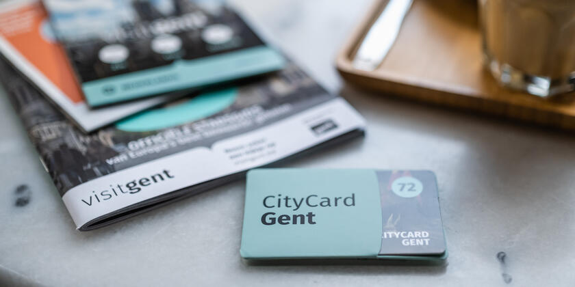 CityCard Gent en andere publicaties op tafel