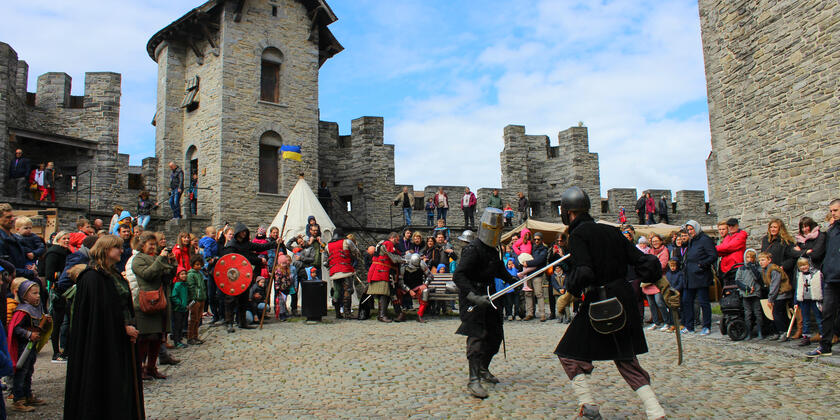 Knightly combat in the courtyard