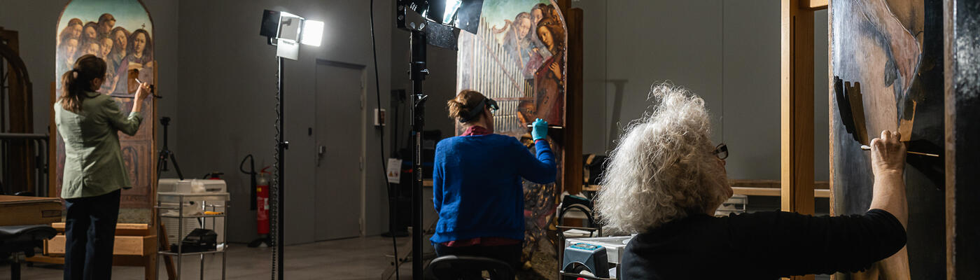 The restoration workshop at the MSK during the third phase of the restoration of the Ghent Altarpiece