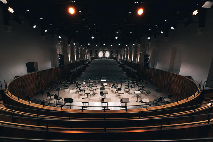Escenario de la sala de conciertos en el centro musical De Bijloke