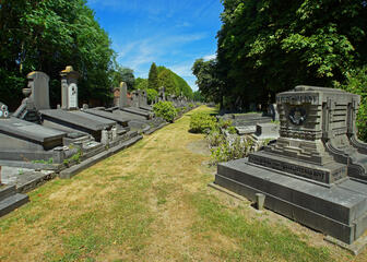 Begraafplaats met grafmonumenten