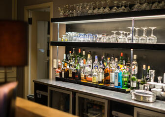 Close-up van de alcoholische dranken in de bar.