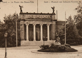 Ancienne carte postale de la façade du MSK