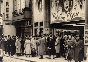 Veldstraat emerged as a nightlife district in the mid-20th century. Cinema Eldorado, Veldstraat 94.