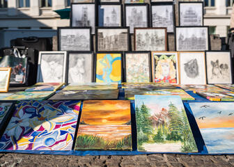 Peintures sur le terrain sur le marché