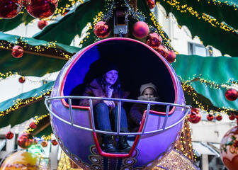 Carrousel Sapin Magique au marché de Noël