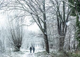 Wandelaars in de sneeuw