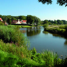 The river Lys with green river banks.