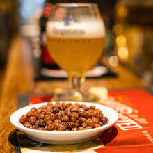 A plate of kroakemandels and a glass of beer